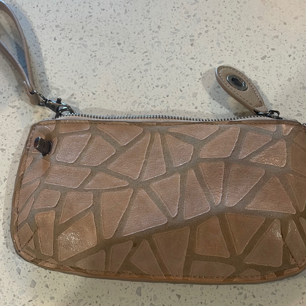 Excellent condition clutch!